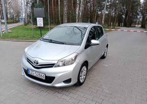 toyota Toyota Yaris cena 21900 przebieg: 211000, rok produkcji 2012 z Drobin